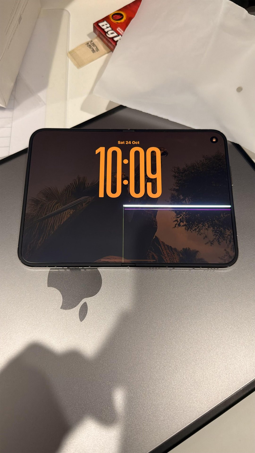 iPhone Duo: Nguy cơ nứt màn hình và rủi ro sửa chữa