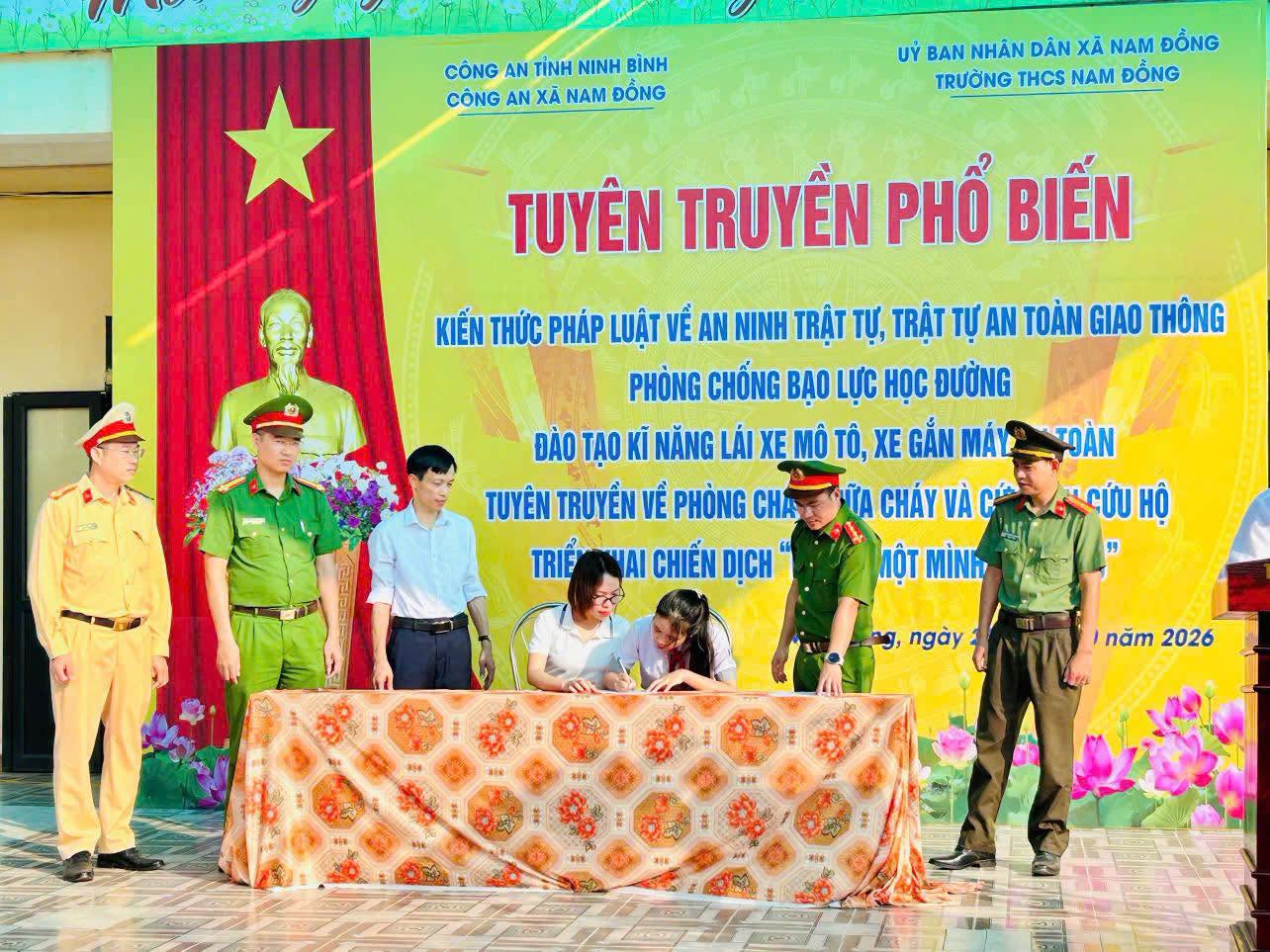 Công an địa phương đưa pháp luật và kỹ năng an toàn vào trường học ra sao?