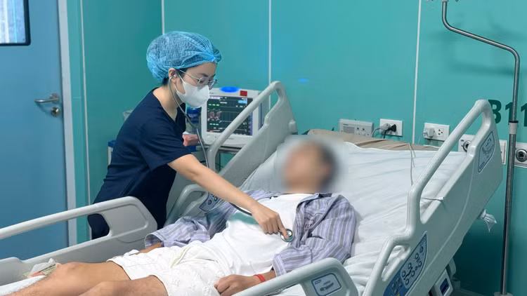 Sốt xuất huyết có thể chuyển nặng khi vừa hạ sốt: Cảnh báo từ ca phải can thiệp ECMO