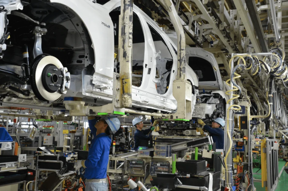 Pengeluar Jepun Mempercepat Pembangunan Kereta untuk Menyaingi China