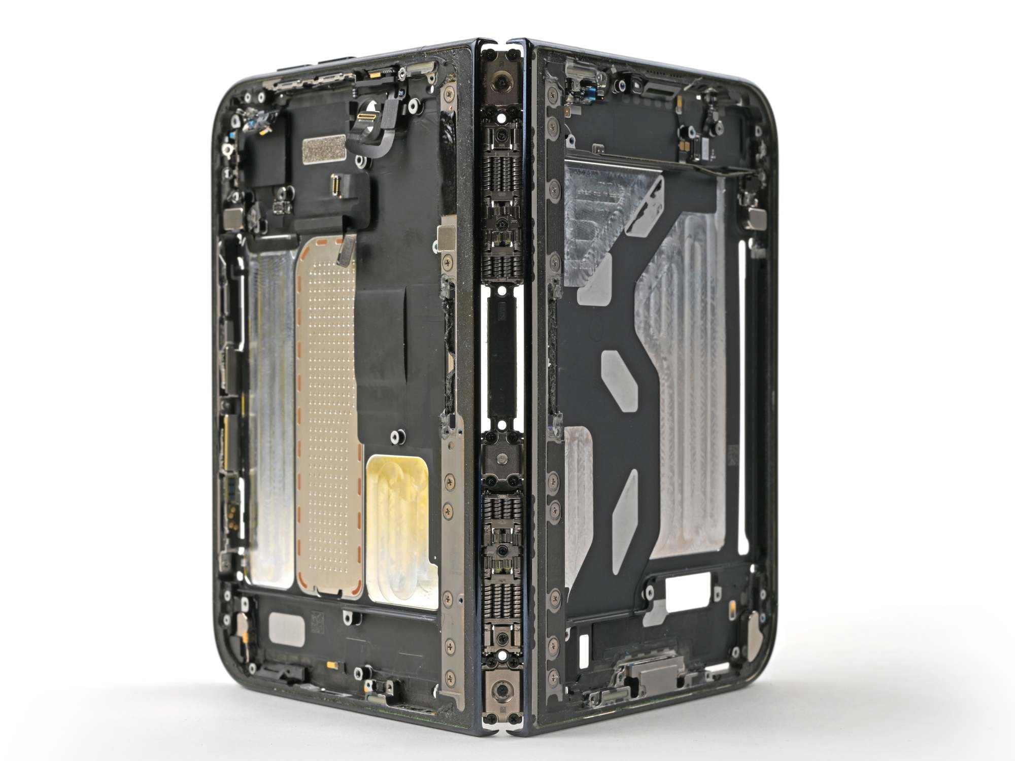 iPhone Duo dễ sửa hơn các điện thoại gập khác, nhưng màn hình và bản lề vẫn khó thay