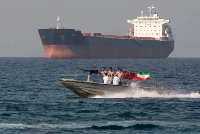 Iran cảnh báo mở rộng đòn trả đũa: Cáp ngầm và hạ tầng vùng Vịnh có thể thành mục tiêu