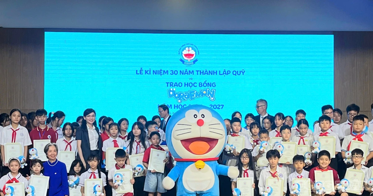 Học bổng Doraemon tiếp sức học sinh vượt khó sau 30 năm