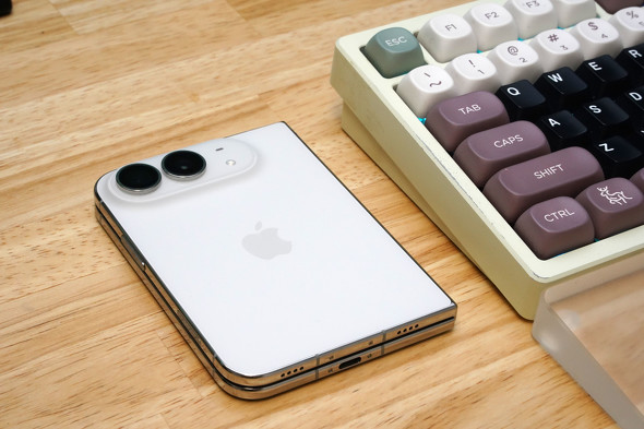iPhone Duo: Màn hình ngoài nhỏ, thân máy nặng — ai nên mua?