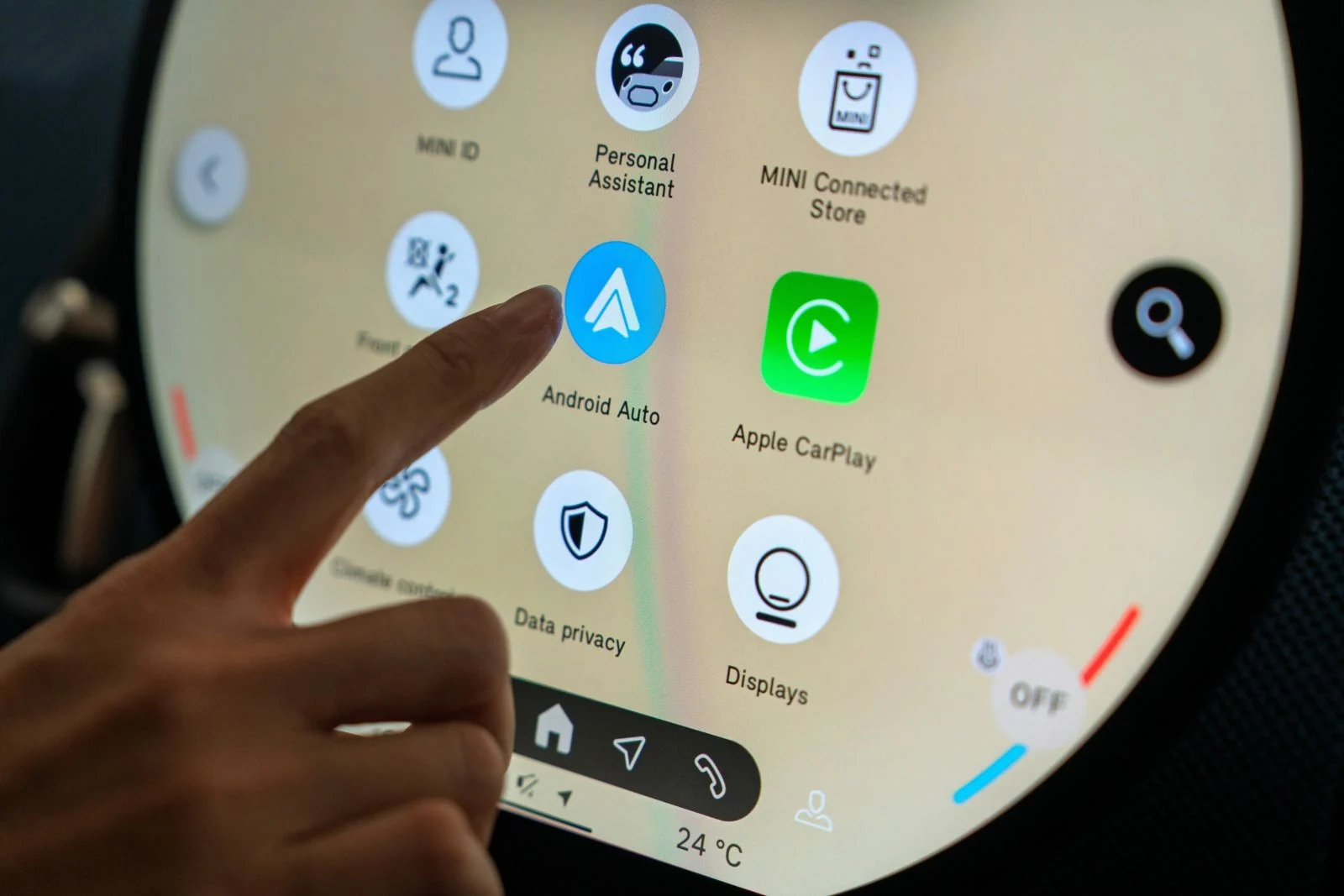 Android Auto 18 hé lộ giao diện gọi điện mới nhưng chưa đưa lên xe