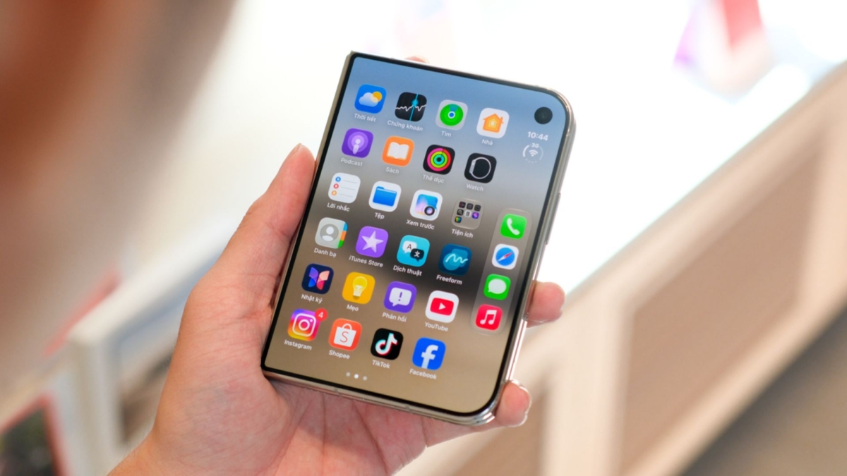 iPhone Duo bên trong có gì: Pin kép, màn hình gập và camera 48MP