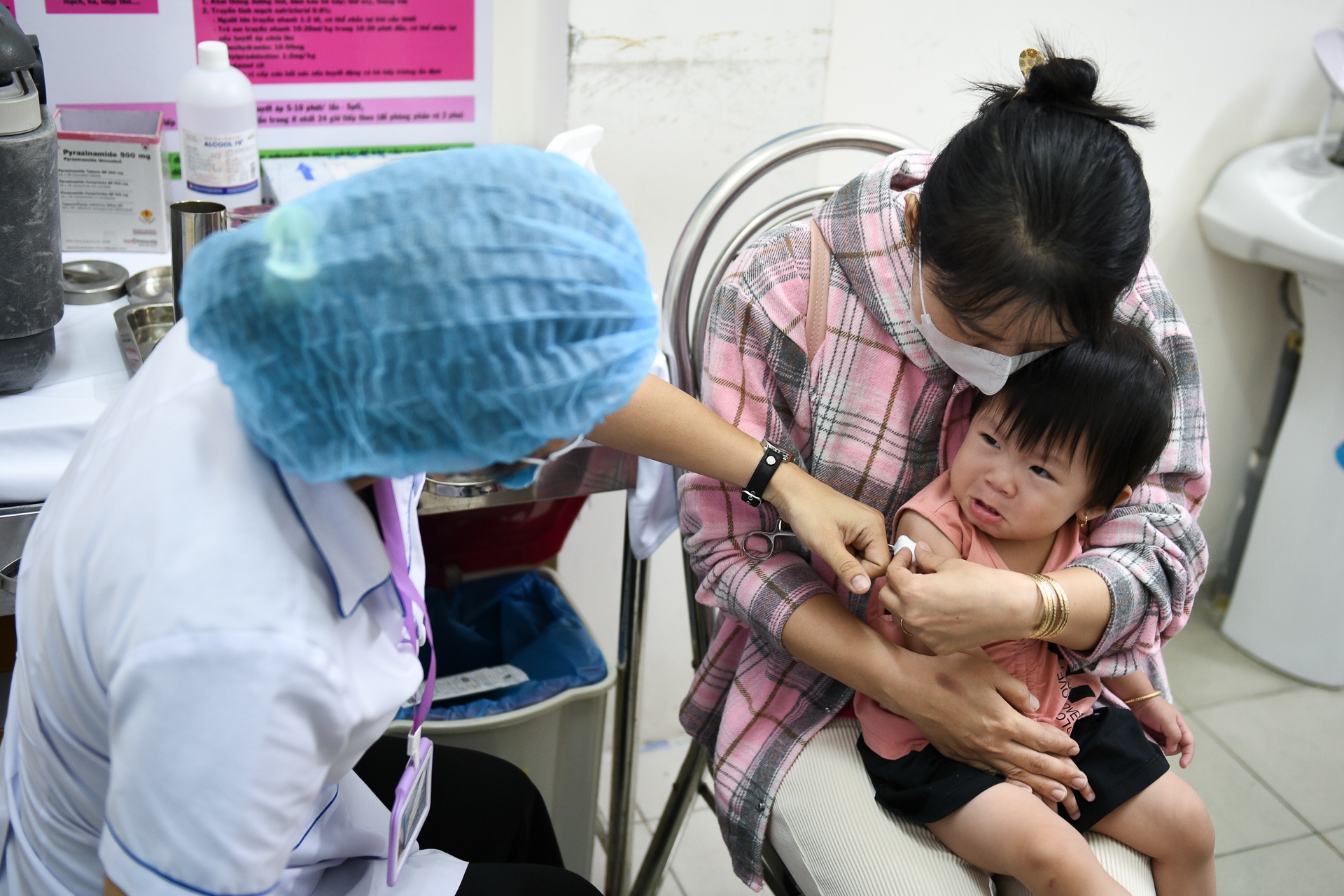 Bệnh não mô cầu có thể trở nặng trong vài giờ: Nhận biết dấu hiệu và cách phòng ngừa