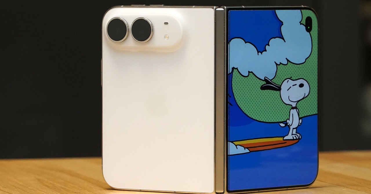 iPhone Duo: Màn hình ngoài nhỏ, thân máy nặng — ai nên mua?
