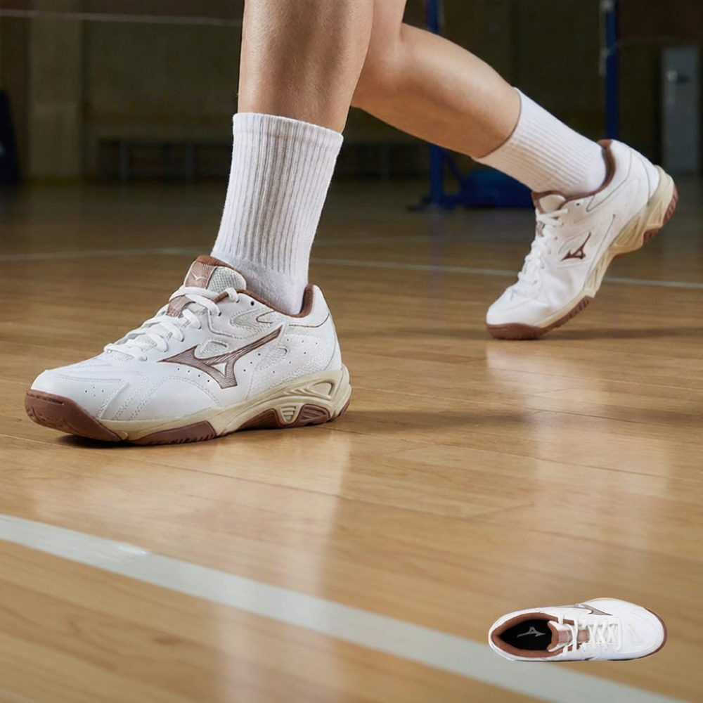 48% Price Drop Mizuno TT Shoes