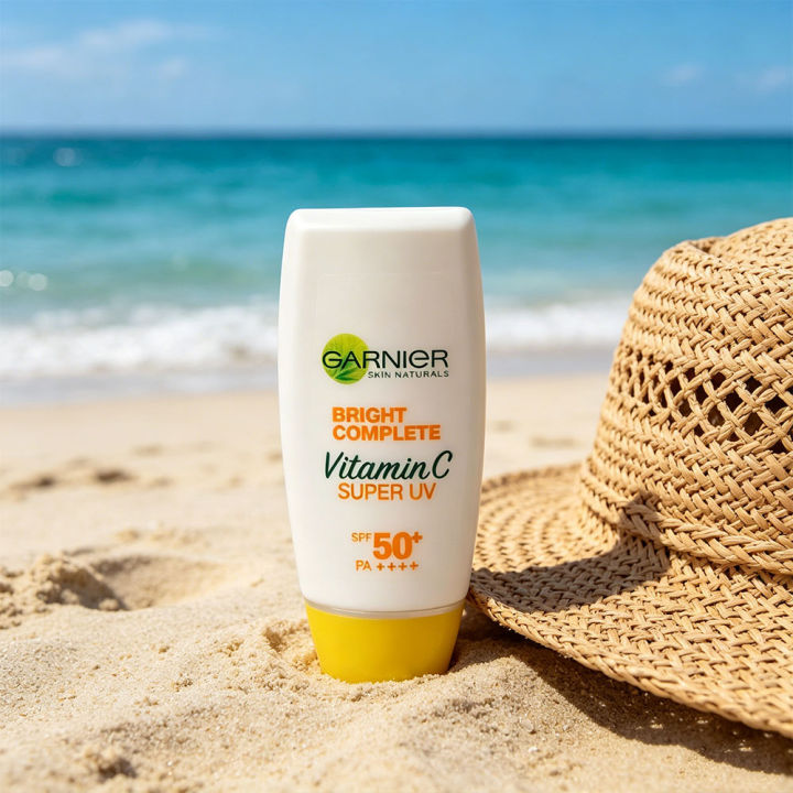 【Best Seller】Vitamin C Sunscreen Ambre Solaire Daily UV Fluid SPF50+ Corrects & Prevents Dark Spots