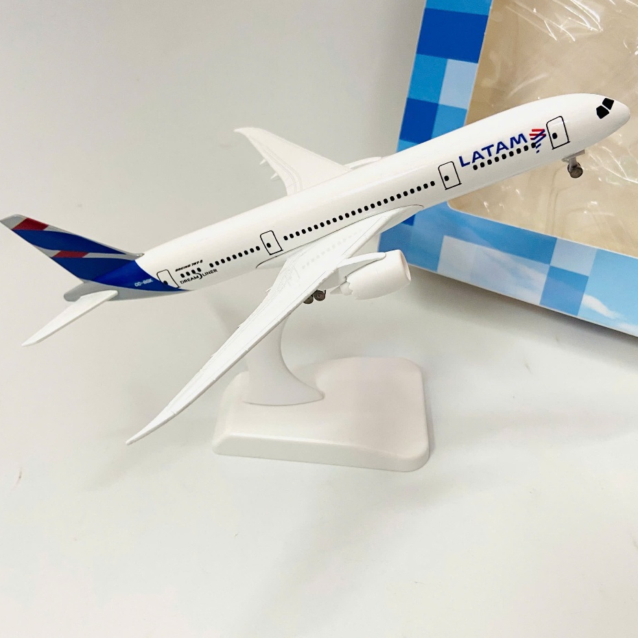 MÁY BAY BOEING 787 DREAMLINER HÃNG HÀNG KHÔNG NAM MỸ "LATAM AIRLINES" TỈ LỆ 1:400 KIM LOẠI CAO CẤP SƠN TĨNH ĐIỆN ĐẸP | Shopee Việt Nam