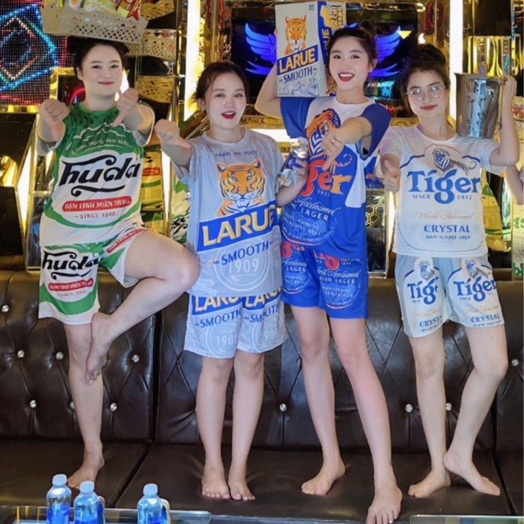 Sét 13 mãu Bộ thể thao bia tiger, sài gòn, larue, huda, kẹn xanh, bọt bia, sting, tiger nâu, bạc mặc dịp lễ tất niên BC