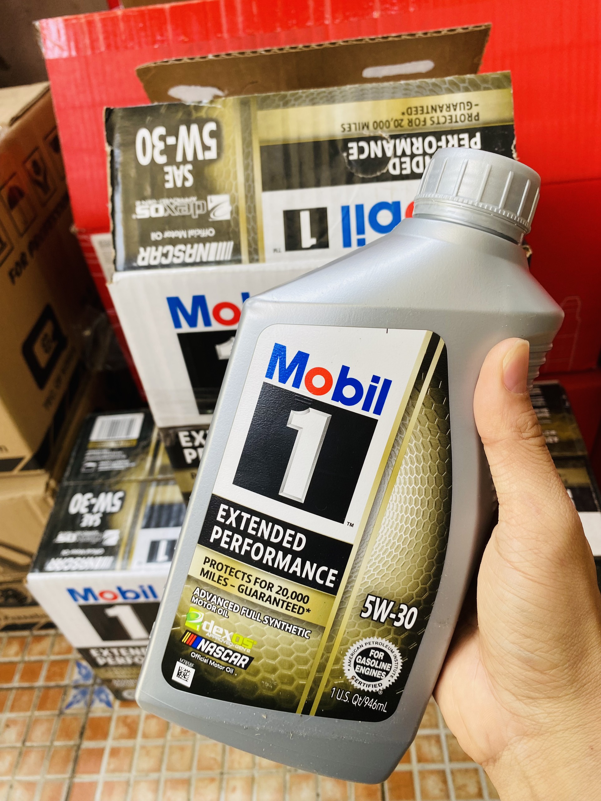 Thùng 6 chai nhớt tổng hợp Mobil 1 EP 5W30 946ml - Nhập USA Chính Hãng