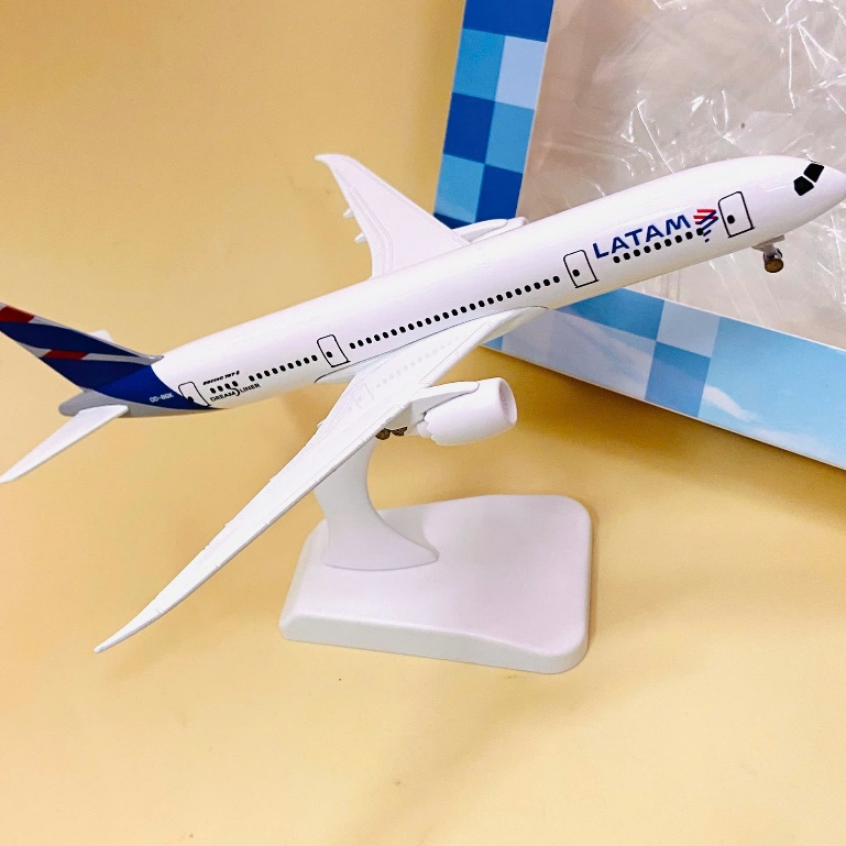 Mô Hình Máy Bay Boeing 787 LATAM AIRLINES sơn tĩnh điện cao cấp bóng đẹp loại 1 (fullbox) tỉ lệ 1:400 | Shopee Việt Nam